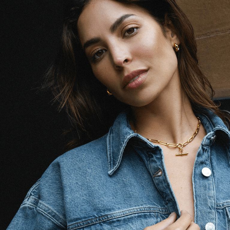 LUXE Linear Link T-Bar Necklace - Gold - Image 4